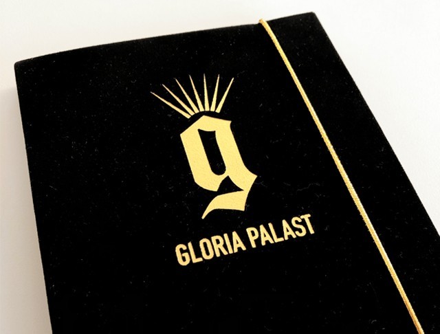 Gloria Palast
Verpackung: Velours, Dainel Board 14 Charbon
