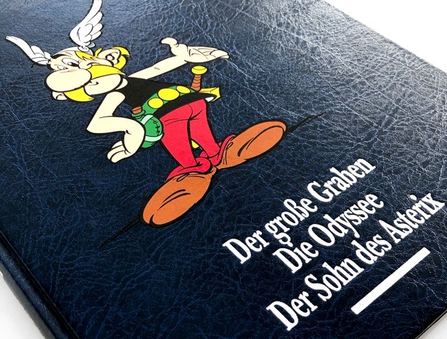 Asterix-Gesamtausgabe Buch 9, Autoren: R. Goscinny, A. Uderzo, Verlag: Egmont Ehapa Verlag
Überzug: Vinyl, Heritage Orinoco 25028